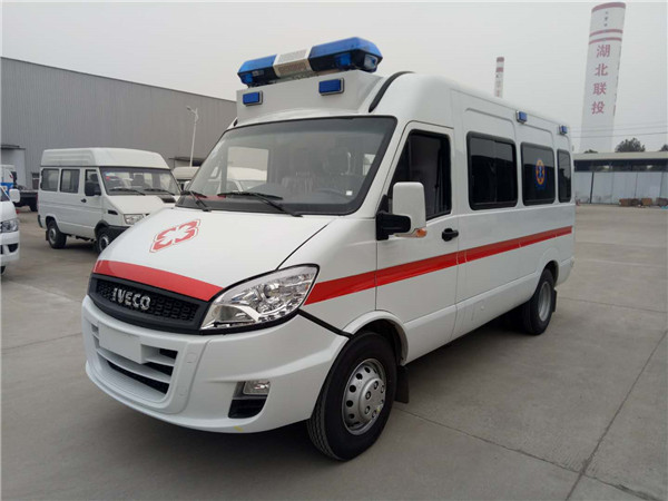 依維柯長(zhǎng)軸監(jiān)護(hù)型救護(hù)車